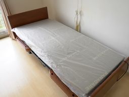 窓付きの広々とした居室
