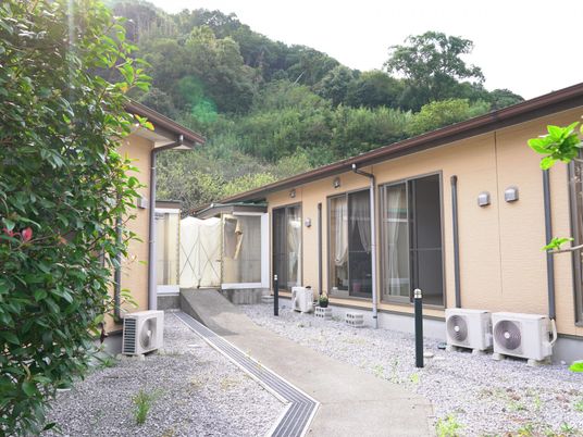 自然に囲まれた庭