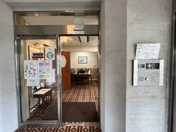 エントランスとダイニングの一望