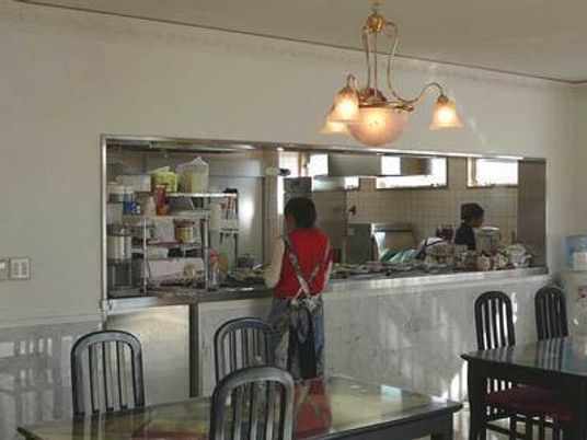 キッチン付き食堂風景