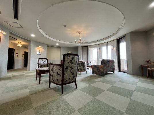 広々としたラウンジの一角