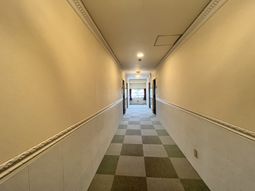 明るい廊下の様子