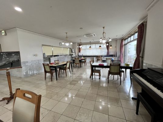 明るいダイニングルーム