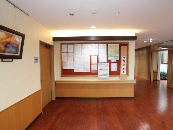 廊下と掲示物の様子