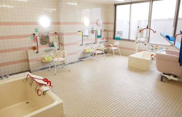 明るい空間の浴室