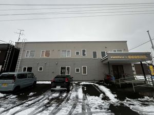 雪のある建物外観
