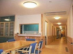 廊下に面したダイニングスペース