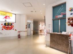 明るいエントランス風景