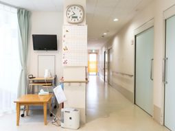 明るい廊下の一角