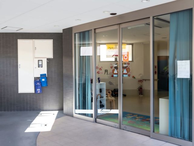 入り口付近の明るい空間 エントランス ゆったりとしたエントランスは、採光がたっぷりと取れる設計になっており、明るい日差しが心地良い迎える場所です。