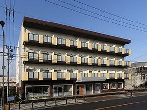 3階建ての外観  