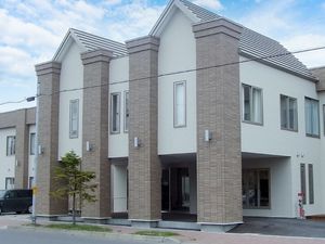 モダンな建物の外観