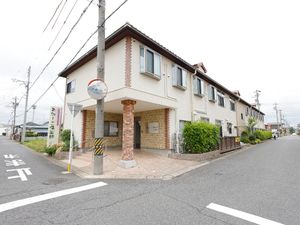 屋外にある建物正面