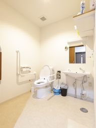 清潔なトイレの洗面台