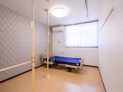明るい居室の一角