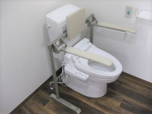 手すり付き快適トイレ