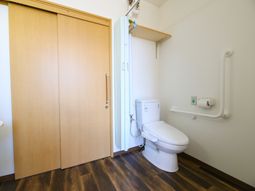 トイレ付きの洋室