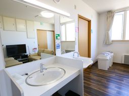 明るい居室の一角