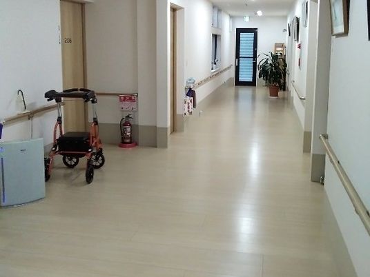 明るい廊下  
