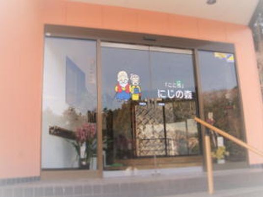 スタッフが迎えるエントランス