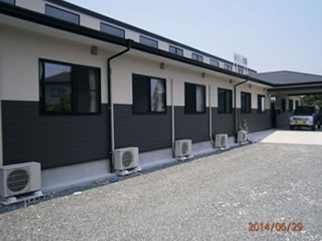 広々とした建物外観 外観 日差しがたっぷり差し込む建物の外観です。快適な就業環境を期待できます。