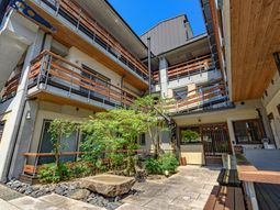 屋外の中庭風景