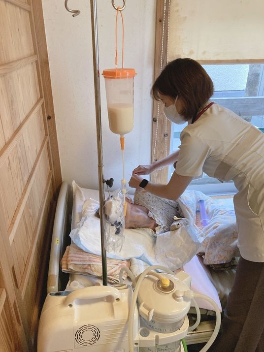 明るい居室の一角