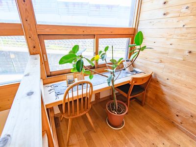 木目調の温かい居室空間