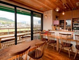 木の温もりある食堂