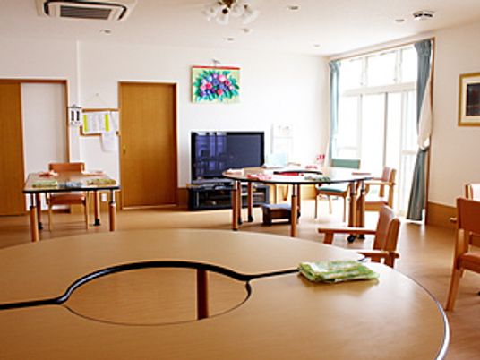 明るいラウンジ