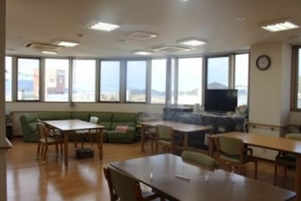 自然光が差し込むリビング