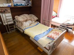 居室のベッドと収納