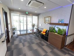 エントランスの明るい空間