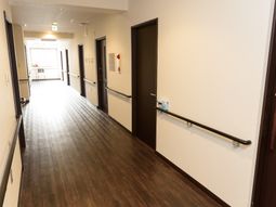 明るい廊下の様子