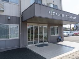 清潔感のある施設エントランス