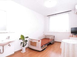 明るいシンプルな居室