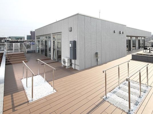 屋上にある休憩スペース