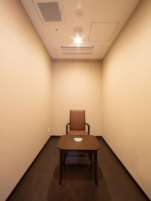 シンプルな洋室の一角