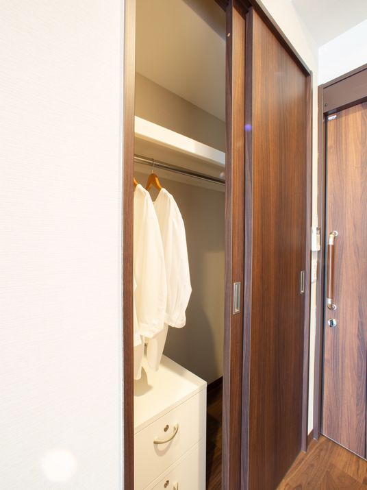 整理された居室のクローゼット