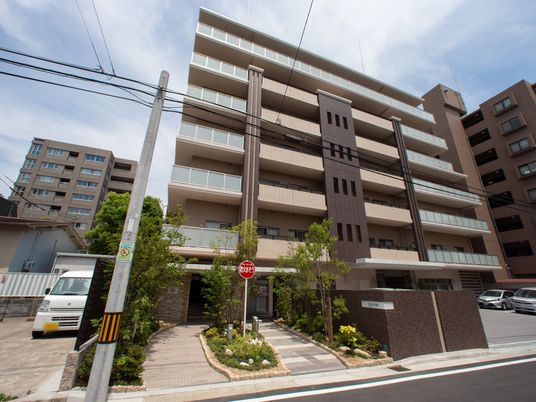 現代的な建物の外観