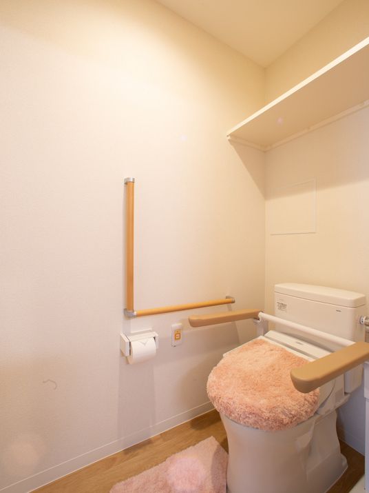 バリアフリー設計のトイレ