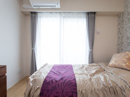 洋室の居心地良いベッド