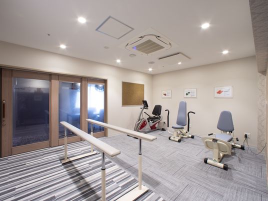 リハビリ設備が整った空間