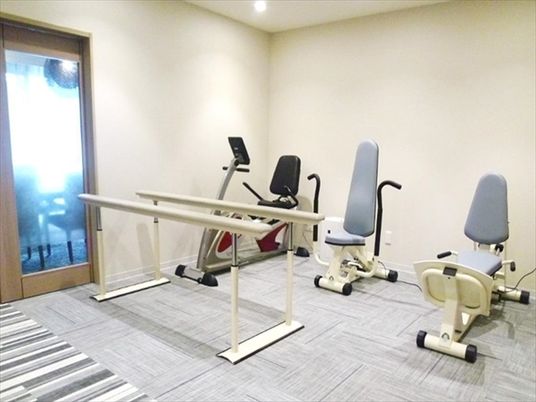 リハビリ用具の整った部屋