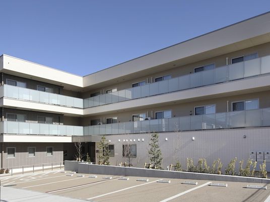 多階層の建物外観