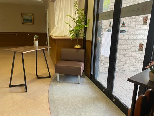 明るい待合室の様子
