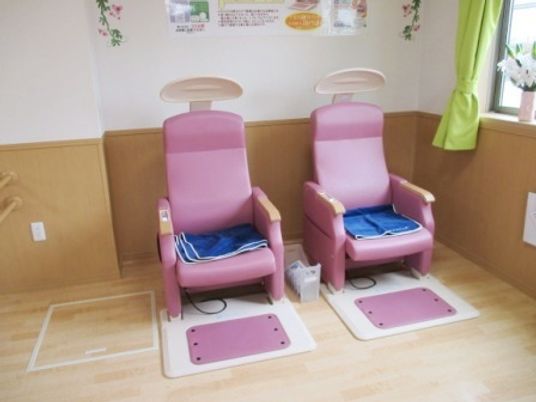 機能訓練用ピンクの椅子