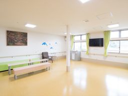 機能訓練室の明るい空間