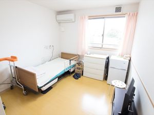 明るい個室の居室