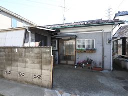 静かな住居の外観